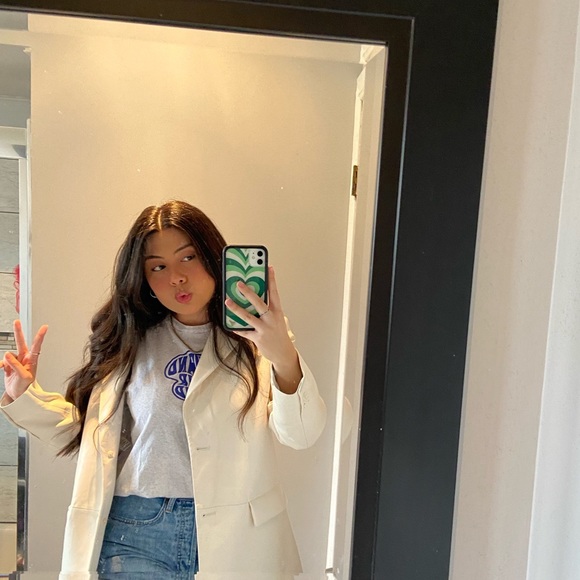 Meet your Posher, Tia - Picture 1 of 1